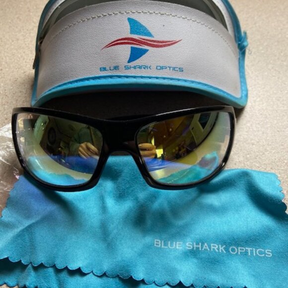 Poker Sunglasses - Picture 2 of 3